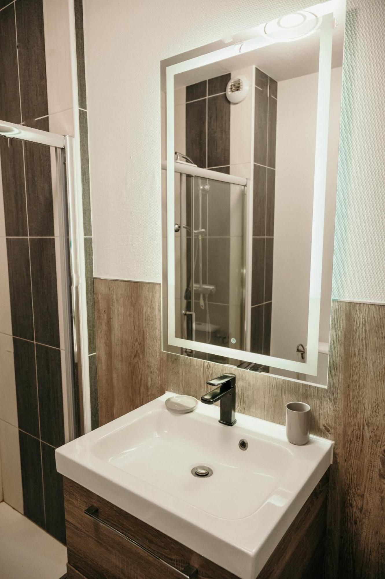 Appartement D'Alexandre Hyper Centre-Ville Шарлевиль-Мезьер Экстерьер фото